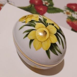 Danbury Mint 1984 Porcelain Egg Trinket Box.